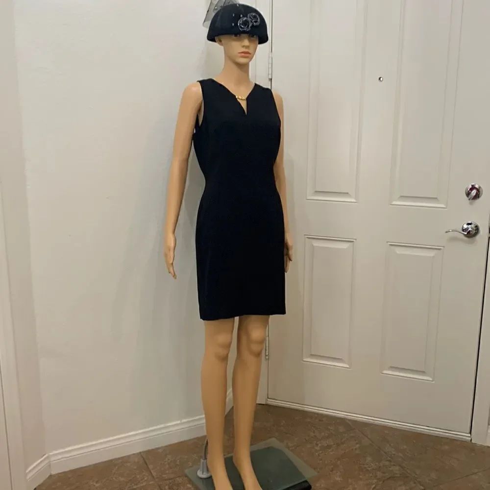 Dawn Joy Hong Kong Size 7/8 Black Mini Dress V Neck Gold Hardware Short Sleeve